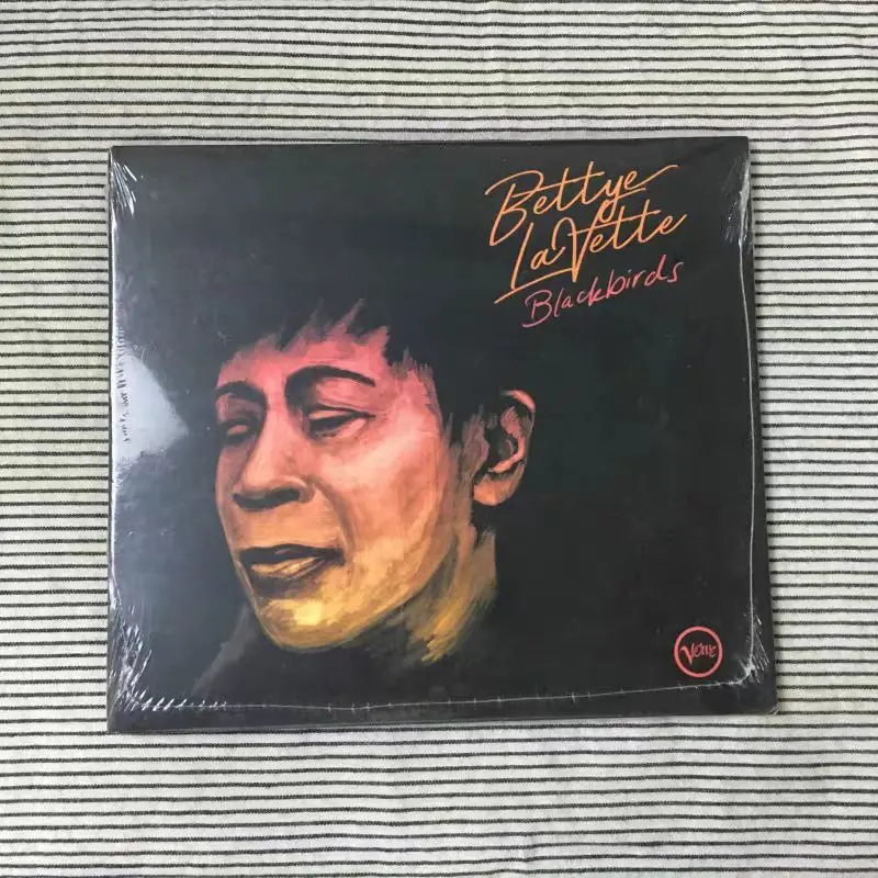 ซีดี เบ็ตตี้ เลเวตต์ – แบล็คเบิร์ดส์ ซีดี (2020-08-28 วีร์ฟ, โซล/บลูส์/แจ๊ส, 9 เพลง, ได้รับการเสนอชื่อเข้าชิงรางวัลแกรมมี่, งานฉลองผู้บุกเบิกหญิง)