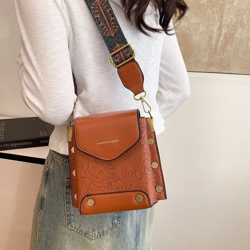 

Classic Vintage Inspired Tote Bag For Ladies Crafted From Premium Leather With Luxury Appeal