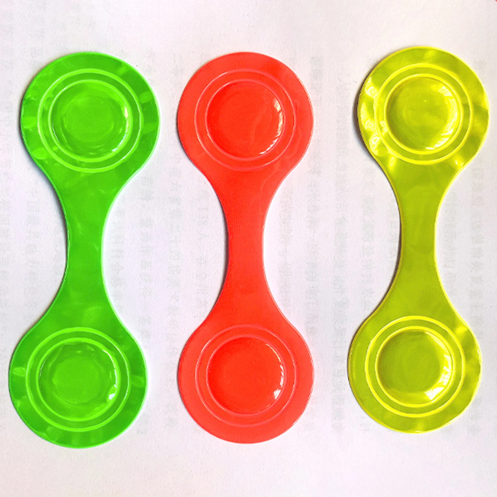 Рисунок 2 - светоотражающие магнитные зажимы для детских рюкзаков