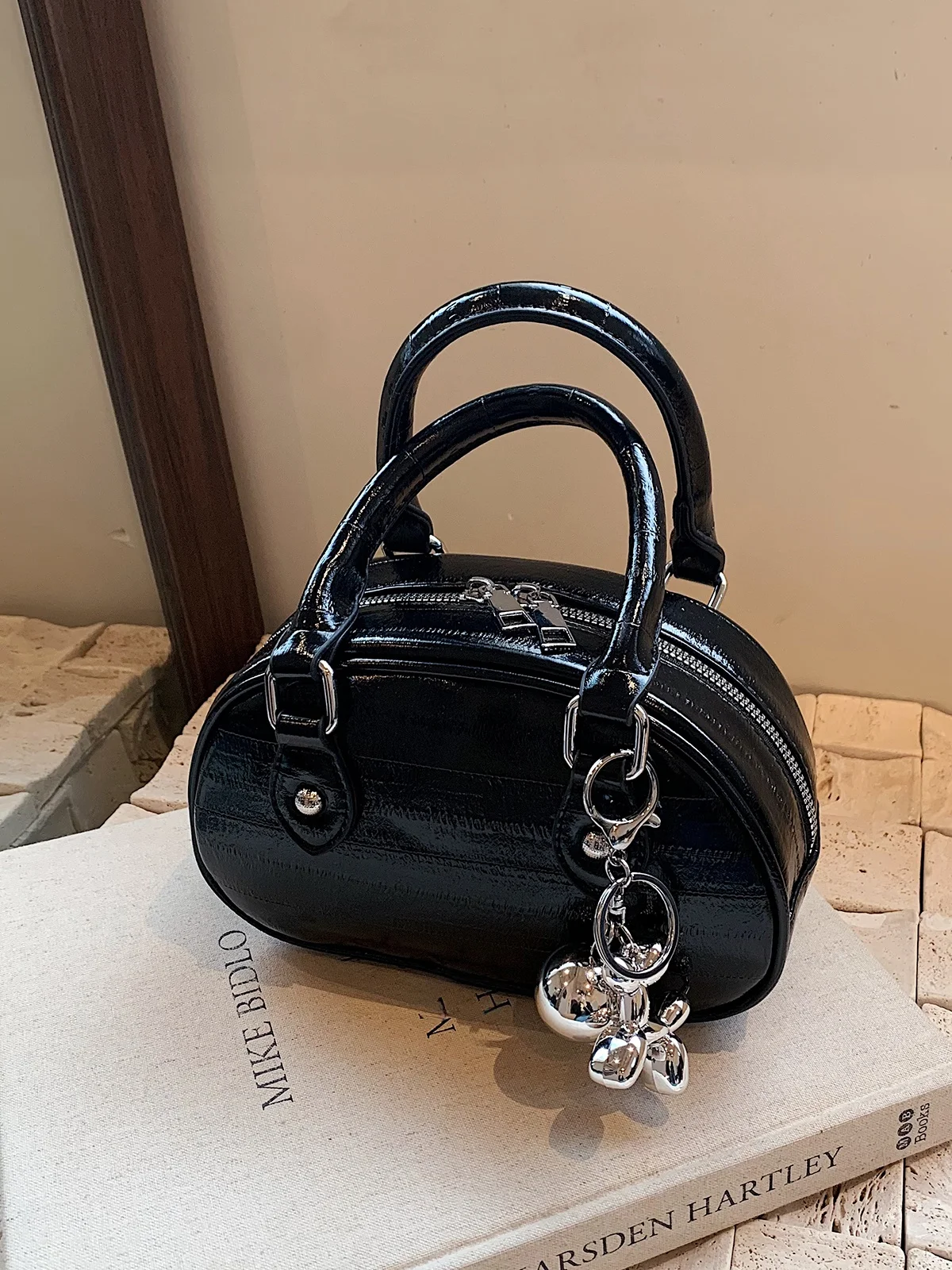 Fashionable Silver Crossbody Bag Women\'s 2026 New Style Versatile Bowling Bag Soft PU Leather Medium Neutral Style Handbag