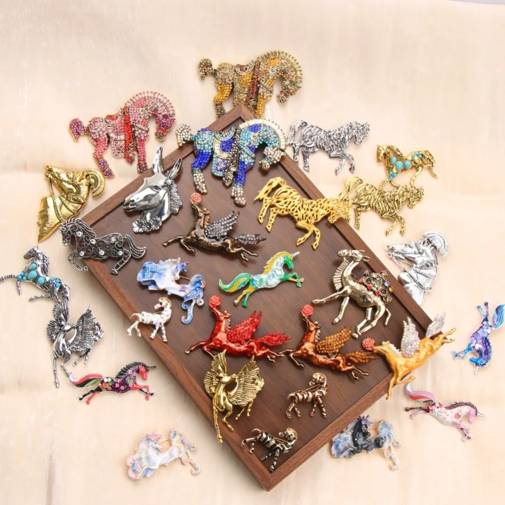 Broche de luxe Vintage cheval année cheval de guerre licorne Animal Design pour hommes et femmes, accessoires de bijoux, cadeau de fête de vacances de mariage