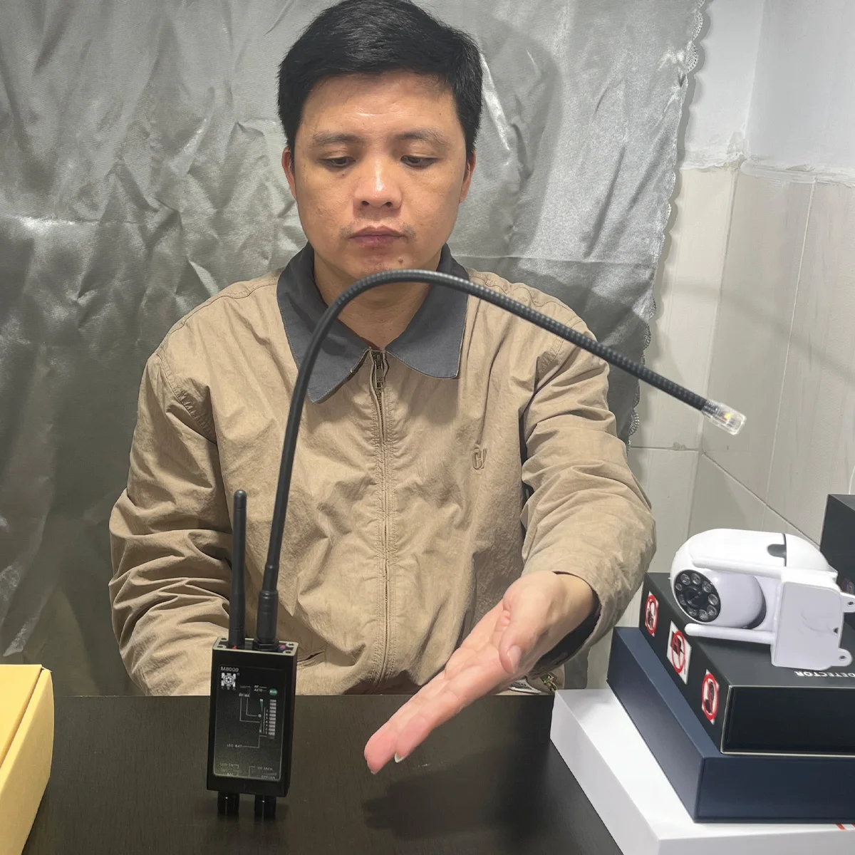 

Детектор GPS-трекеров и устройств для прослушивания M8000 - Высокочувствительный RF-сканер 12 ГГц, магнитное обнаружение, автоматическая сигнализация, инфракрасный фильтр