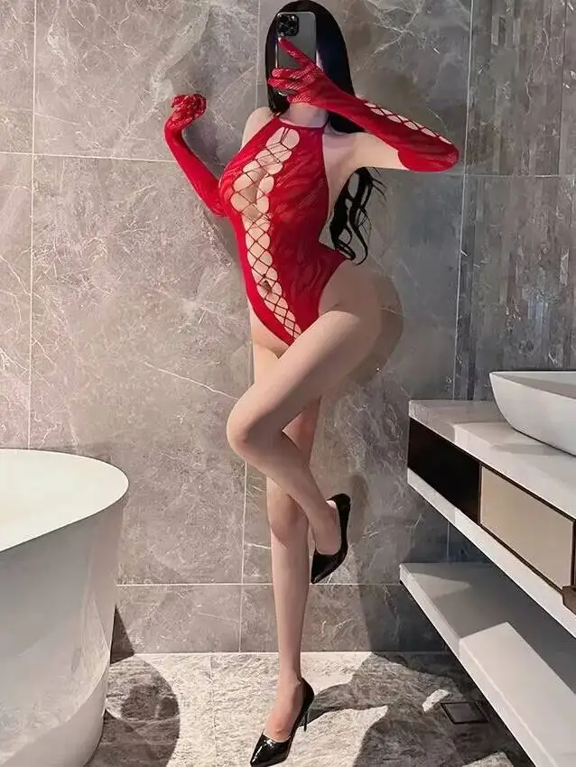 บอดี้สูทตาข่ายรัดรูปแบบผูกคอเปิดหลัง โชว์ไหล่สีแดง ดีไซน์เซ็กซี่เย้ายวน เหมาะสำหรับใส่ไปไนต์คลับ UUEM