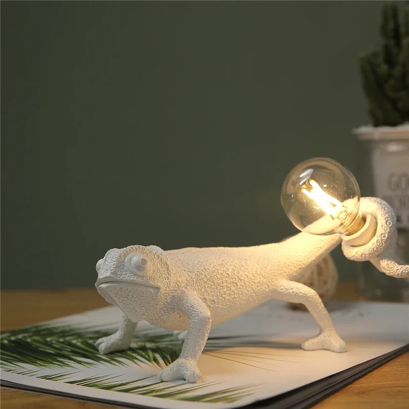 Luz de escritorio de lagarto camaleo nórdico, lámpara de mesa de Animal Camaleón de resina LED moderna, accesorios de iluminación de decoración de cabecera de dormitorio para niños