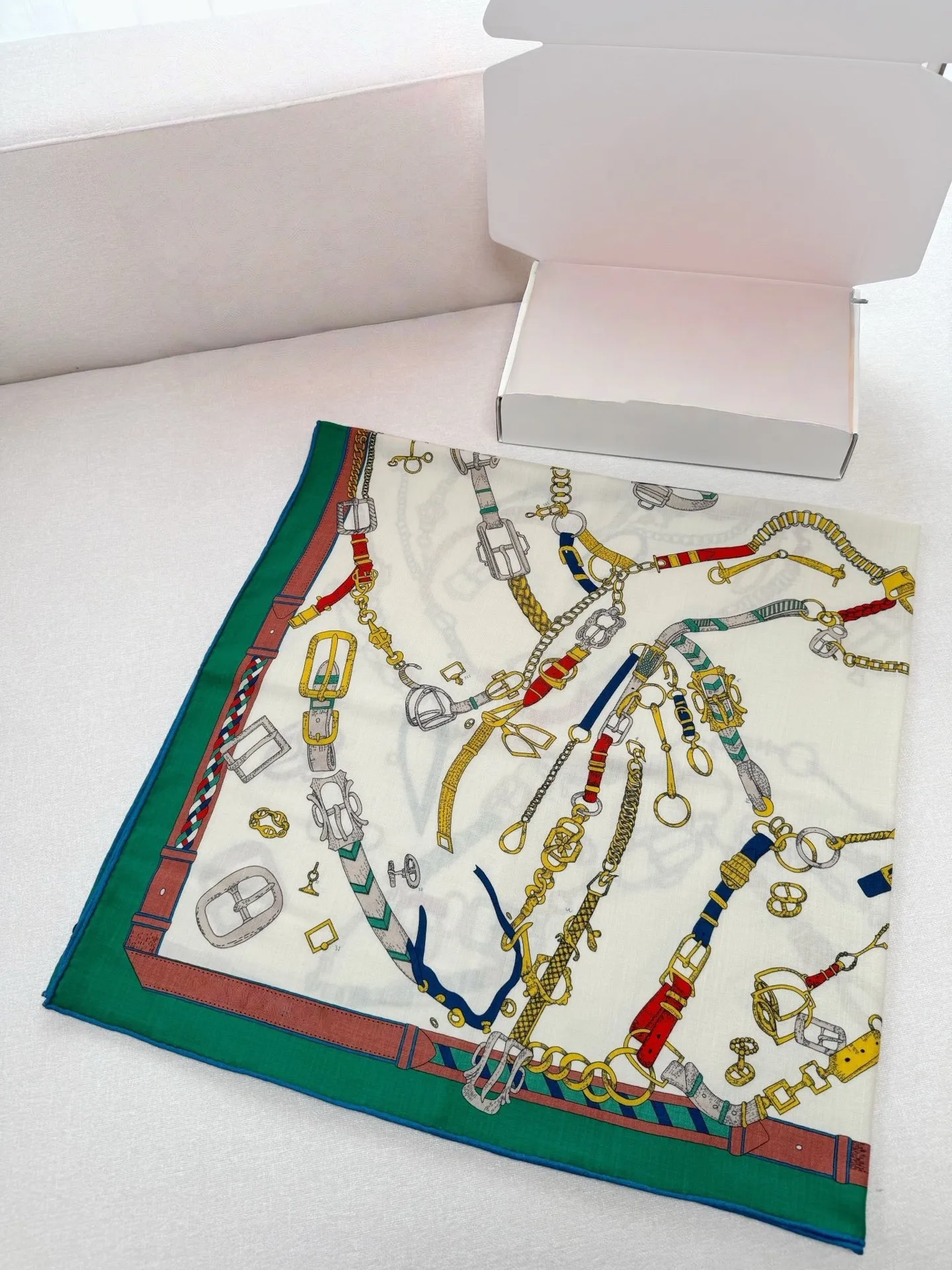 chales-de-luxe-retro-pour-femmes-echarpes-a-chaine-a-l'etrier-de-cheval-a-la-mode-foulards-polyvalents-pour-femmes-et-echarpes-en-velours-cadeaux-de-fetes