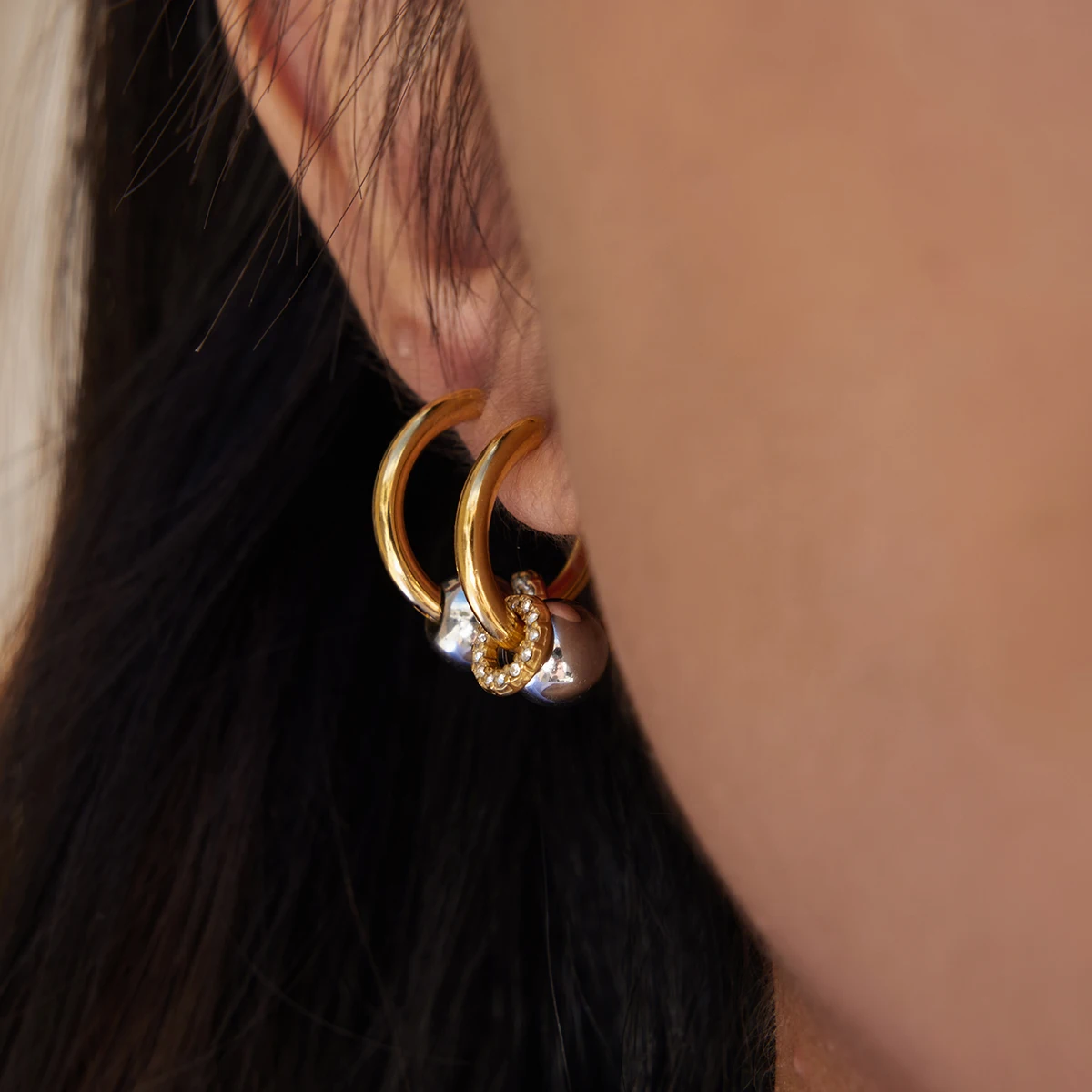 

AIKOER Minimalist 18K Gold Color Plated Color Blocked Inlay Zircon Buckle Pendant Earring Hypoallergenic Stainless Steel Jewelry