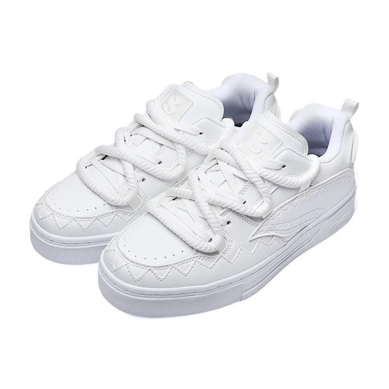 

Модные ретро-кроссовки для активного отдыха сочетают в себе ретро-дизайн и многофункциональные характеристики, подходят для активного отдыха на природе.