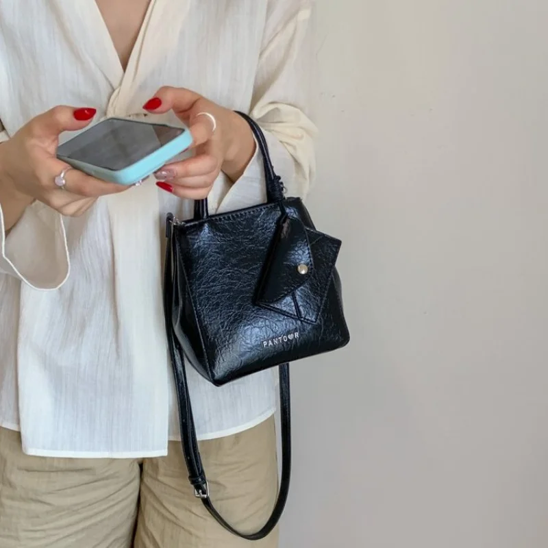 

Stylish Ladies Tote Bags In Genuine Leather, High-Quality Handbags For Women By Famous Designer Luxury Brand