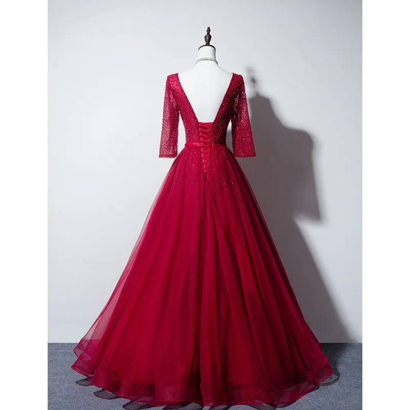 

Elegant red toasting and thank-you banquet dress