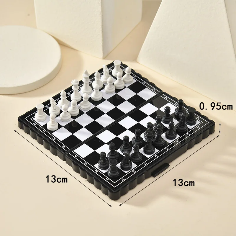 مجموعة شطرنج صغيرة قابلة للطي على شكل رقعة شطرنج محمولة على شكل رقعة شطرنج مغناطيسية للأطفال لعبة شطرنج للأنشطة العائلية للحفلات