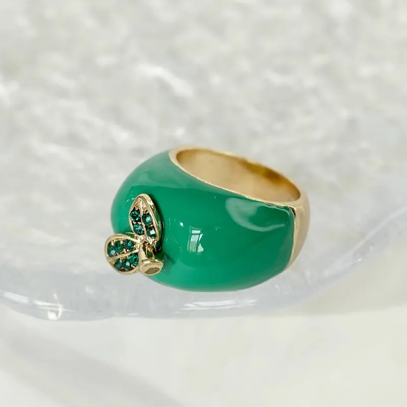 Fashion Cute Green Apple Rings Enamel Oil Drip Rhinestone Poison Apple Rings for Women Exaggerate Rings Cosplay Jewelry Gifts