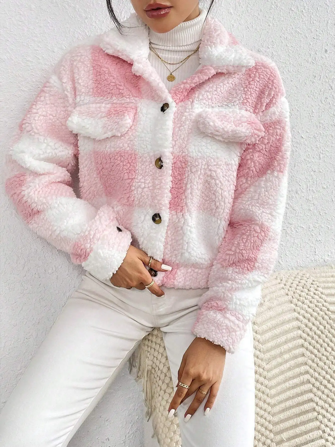 Różowo-biała kurtka z imitacji futra w kratę dla kobiet, ciepły krótki płaszczyk z kieszeniami z przodu i guzikami, styl jesienno-zimowy