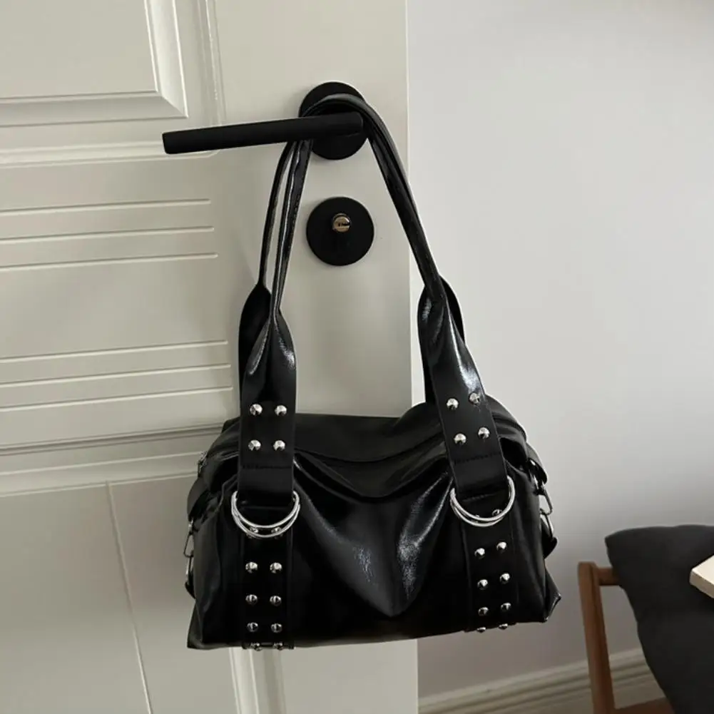 Y2K Punk Handtasche mit Nieten für Damen, aus Kunstleder, große Kapazität, Schultertasche, Vintage-Mode, Boston-Tasche, Umhängetasche für den täglichen Gebrauch. – Detail 26
