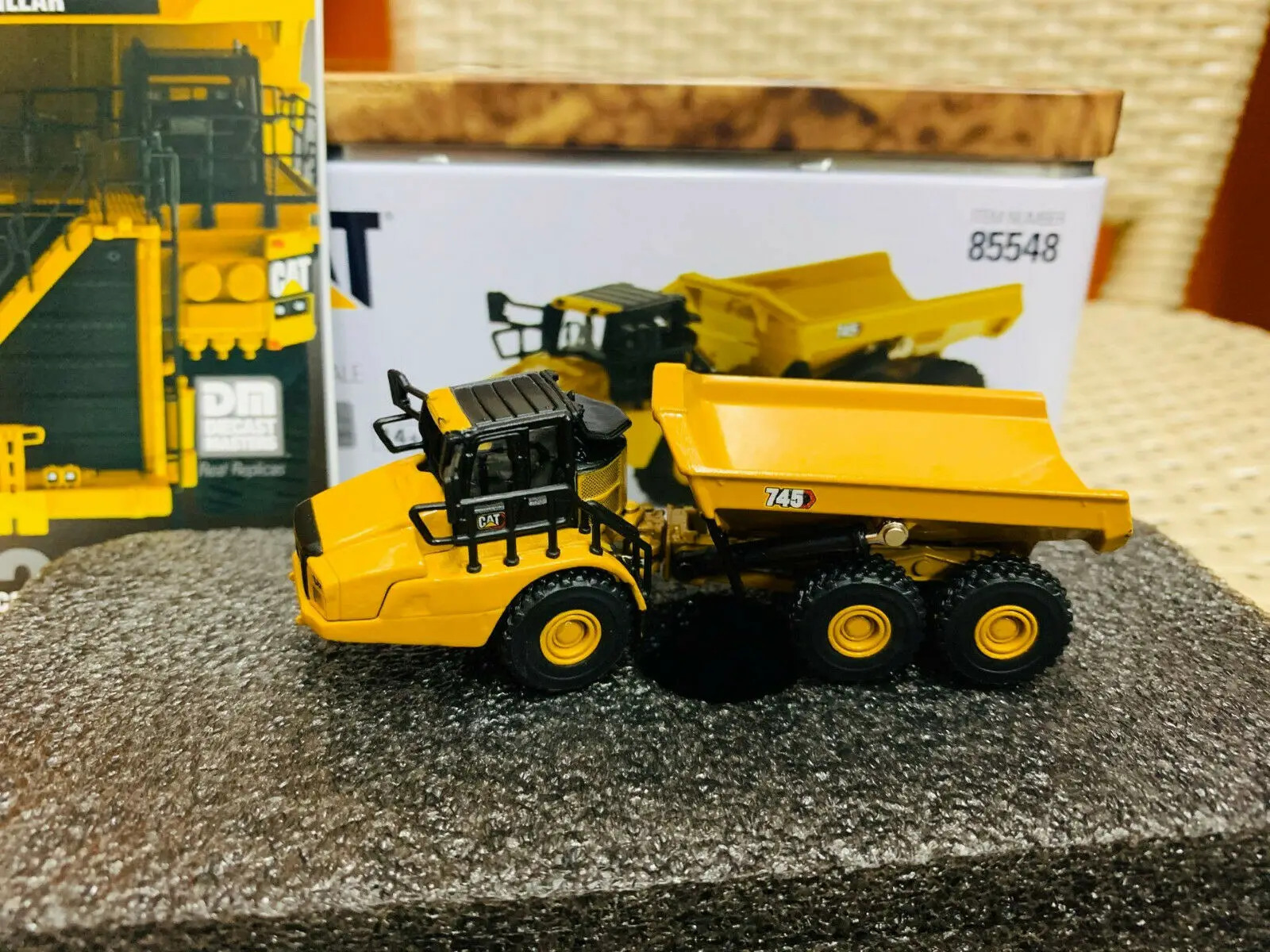

DM 85548 Die-cast 1:125 Scale 745 Truck Alloy Engineering Machinery Model Collection Children's Birthday Gift