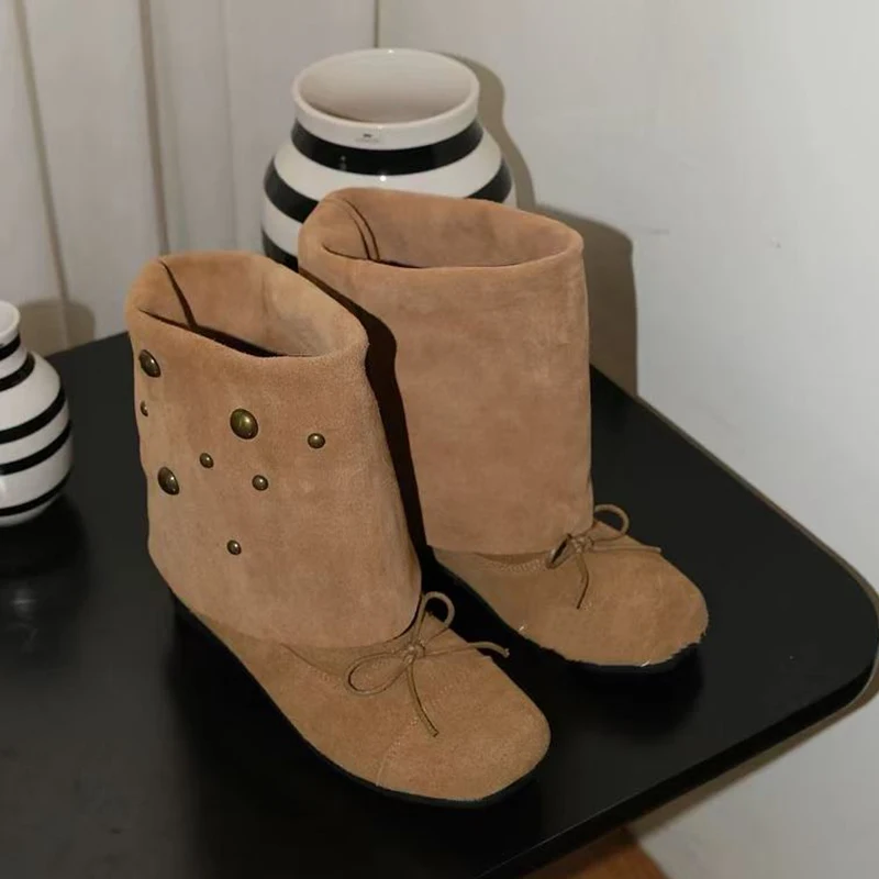 القوس النساء حذاء من الجلد مصمم حذاء مسطح امرأة 2025 الشتاء الاتجاه حذاء رياضة أحذية تشيلسي عادية رياضة المشي قصيرة بوتاس موهير