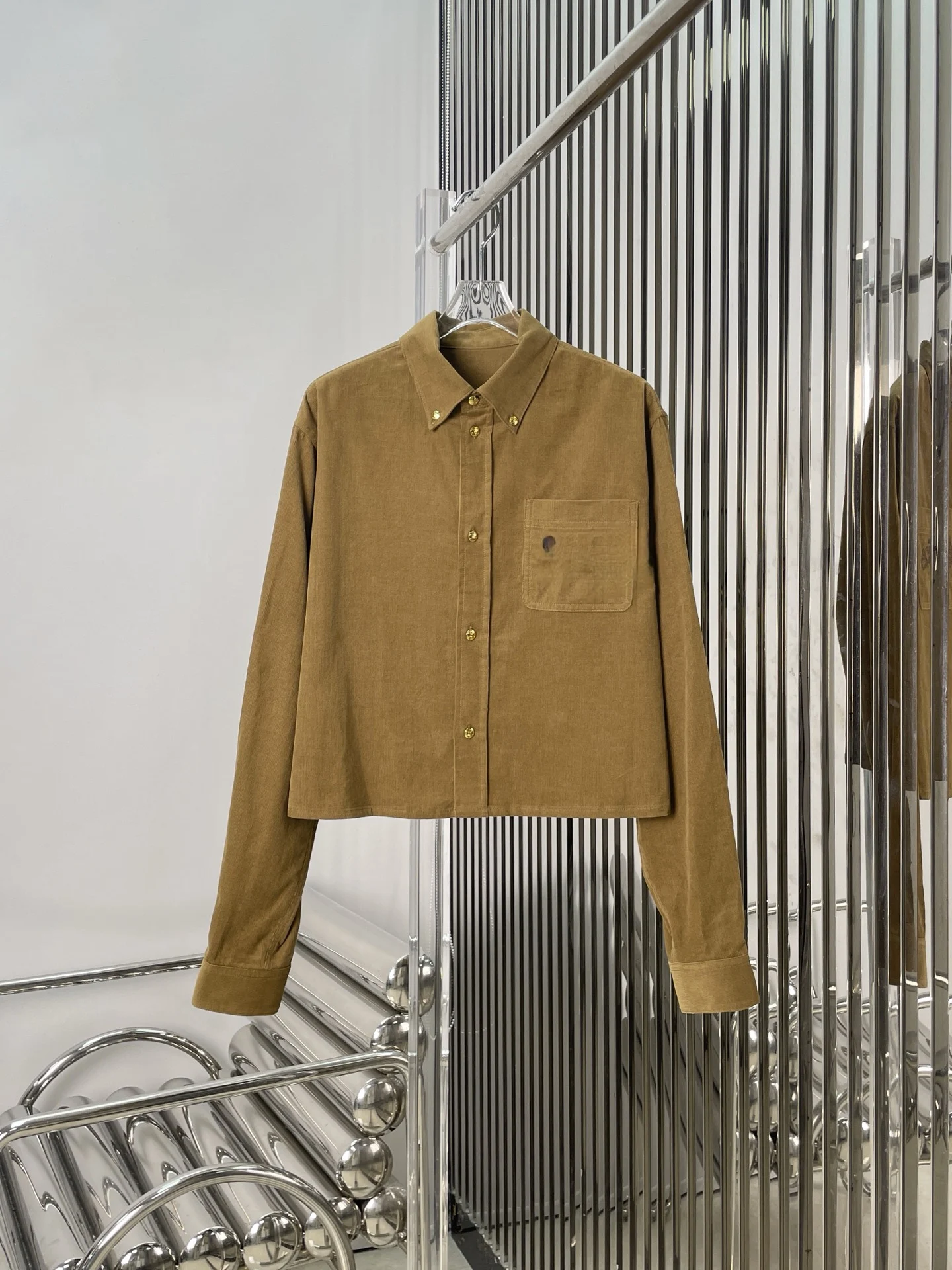 

Модная женская рубашка из вельвета прямого кроя с длинным рукавом, с декоративным логотипом, для повседневной носки и офиса