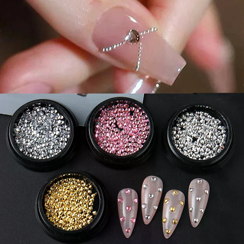 1 scatola di mini gioielli per unghie con strass a forma di cuore a quattro colori, ciondoli per unghie con retro piatto, accessorio per nail art, perline per manicure in oro e argento