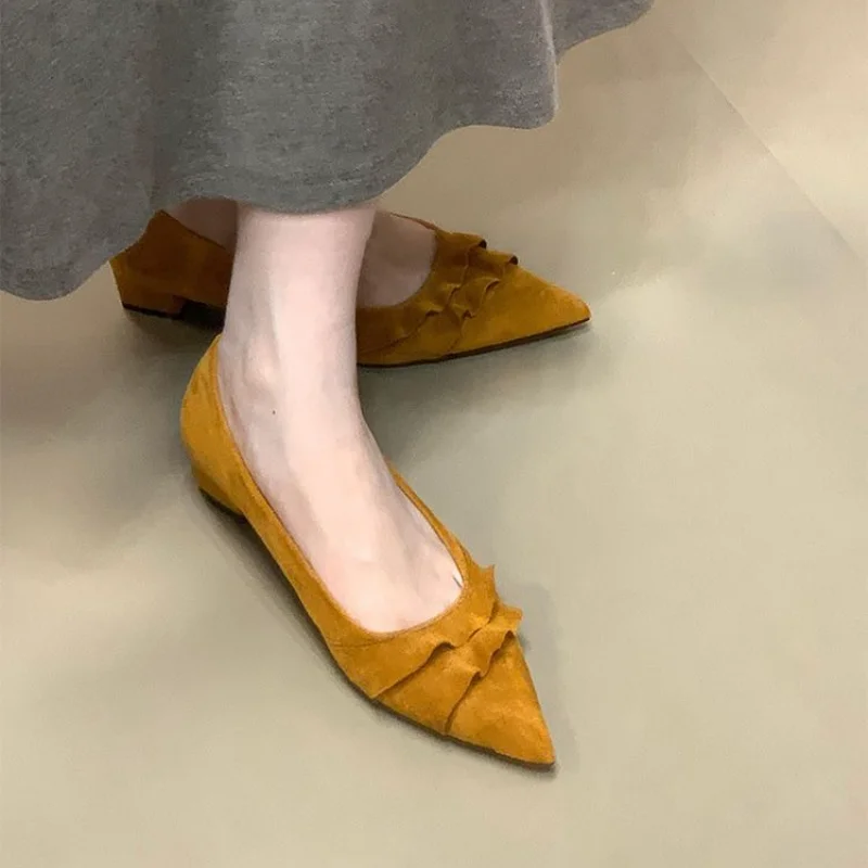 

Осень 2023, женские туфли-лодочки на квадратном низком каблуке, модельные туфли-лодочки, модные топсайдеры без шнуровки с оборками и острым носком