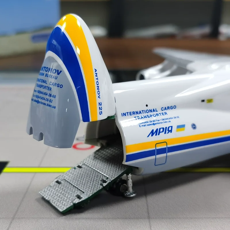 1:200 Antonov AN-225 AN225 Mriya Transport Aircraft Airplane Resin Plastic Replica Model Display Gift