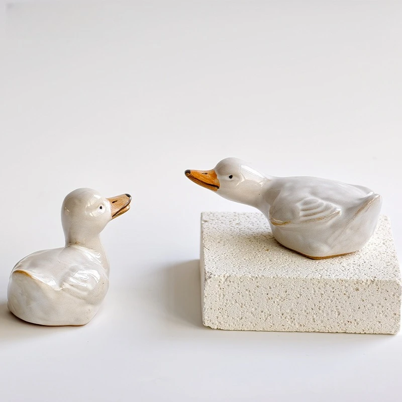Ceramic White Goose Tea Pet Cute Hand Painted Creative Desktop Ornament Home Office Decorative Desktop Fun Decorative Ornaments