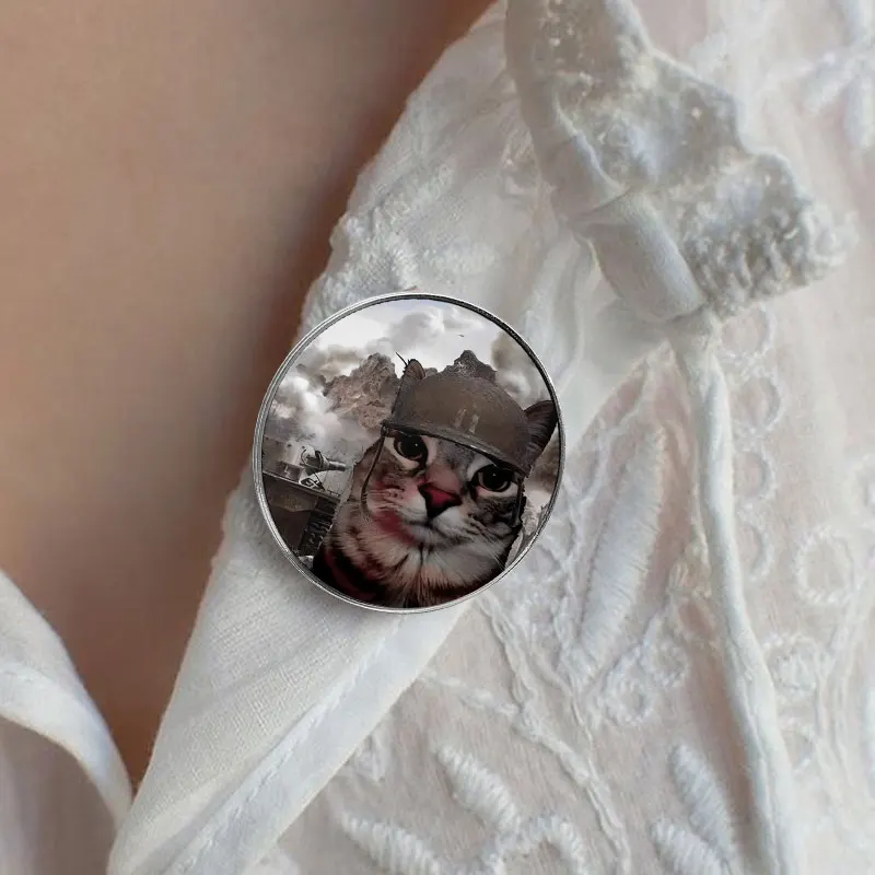 War Helmet Cat Battlefield Scene UV Printing Badge Funny Military Meme Pin Alloy Brooch Lapel Backpack Jewelry Gift For Friend