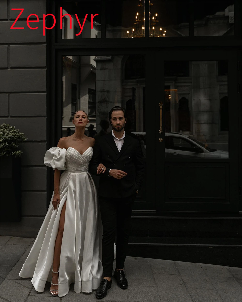 Vestido de novia de satén blanco elegante personalizado, exquisito, sin tirantes, manga desmontable, manga corta, tren capilla, vestidos de novia