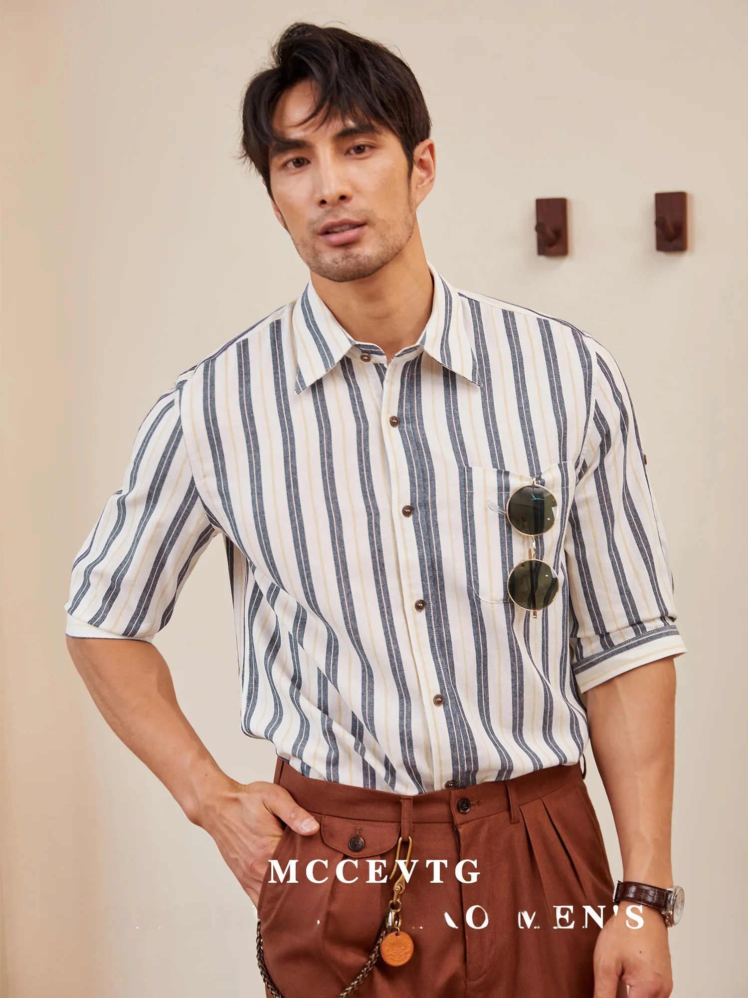 

MCCEVTG Men's Casual Summer Shirt British Style Short Sleeve Stripe Pattern Thin Standard Fit Youth Daily Wear Business Gentl...