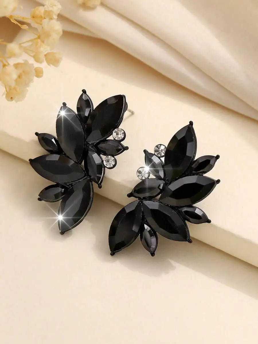 

Bohemian Alloy Rhinestone Leaf Design Statement Earrings For Women