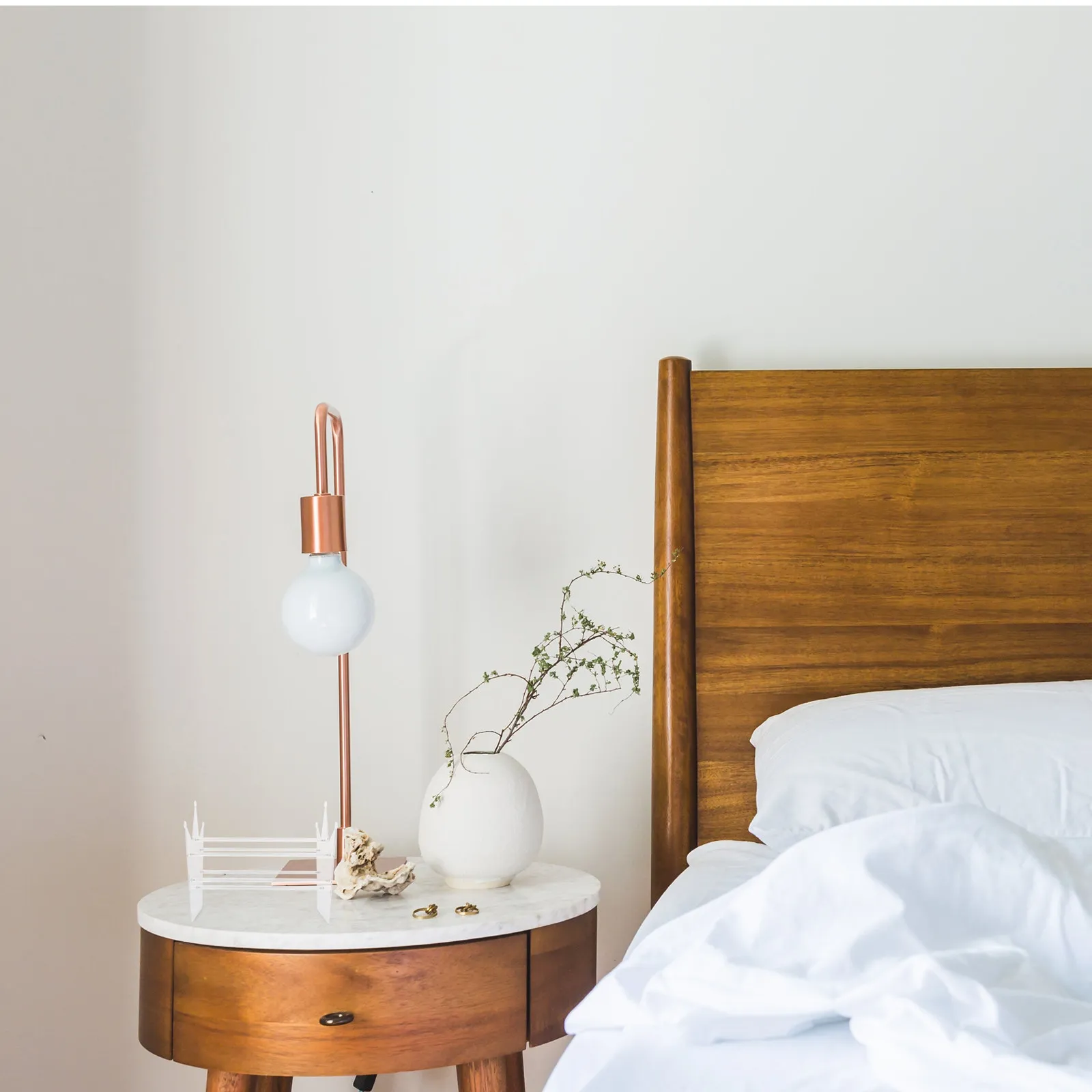 

Transparent Acrylic Headwear Rack Crown Shape Hairbands Organizer for Bedroom Vanity Dressing Table Hair Ring Display Stand