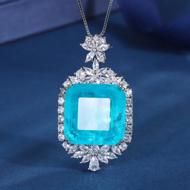 Jewelry Gold-Plated European and American Style Paraiba Emerald 18*18 Elegant Luxurious Pendant Necklace