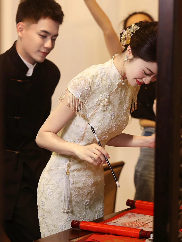 

Champagne Color Lace Qipao Wedding Dr ort Sve mid Waist Fitted Gown for Engagement And Wedding Ceremonies