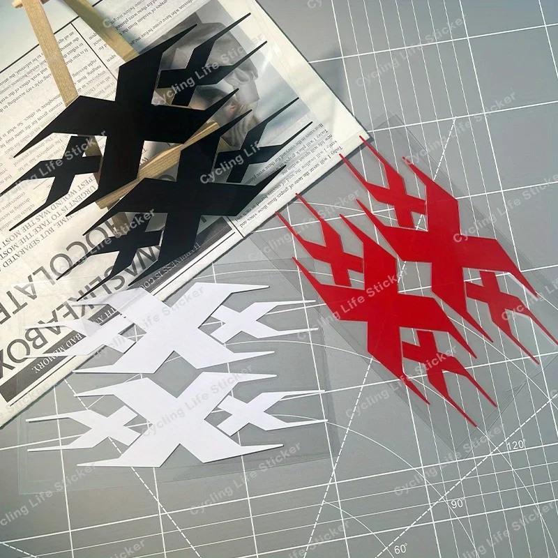 1PC 눈길을 끄는 홀로그램 레드 비닐 데칼 - 물병/노트북/휴대폰/자동차 장식을 위한 대담하고 창의적인 분위기