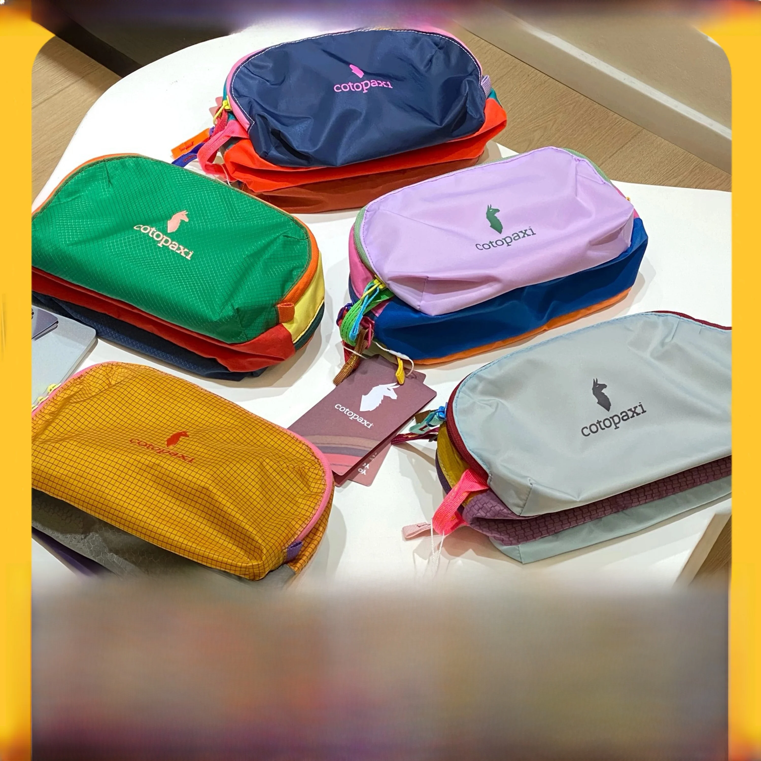 Dopamine 4L American Alpaca Wash Bag Waterproof Lightweight Color Block Multi-Functional Handheld Travel Makeup Storage Bag