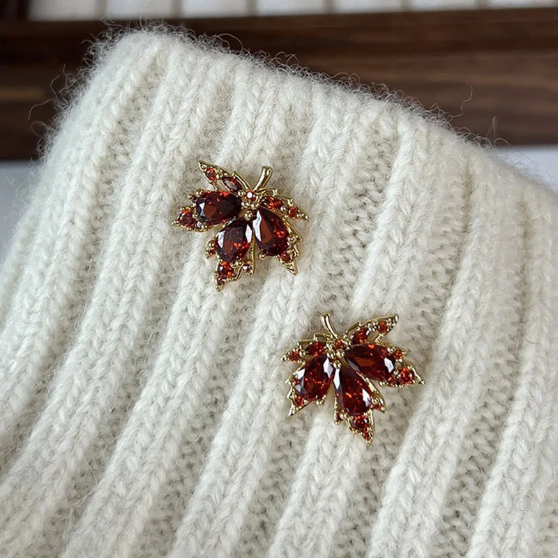 Red Maple Leaf Stud Earrings for Women 2024 New Fashion Brand Jewelry Crystal Leaves Vintage Temperament Earrings Accessories