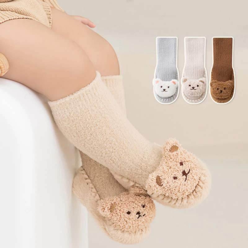 أحذية أطفال الرضع للفتيات والأولاد الكرتون الدب طفل أول مشاية شتوية سميكة دافئة داخلي الوليد الطابق المنزل صبي جوارب بناتي