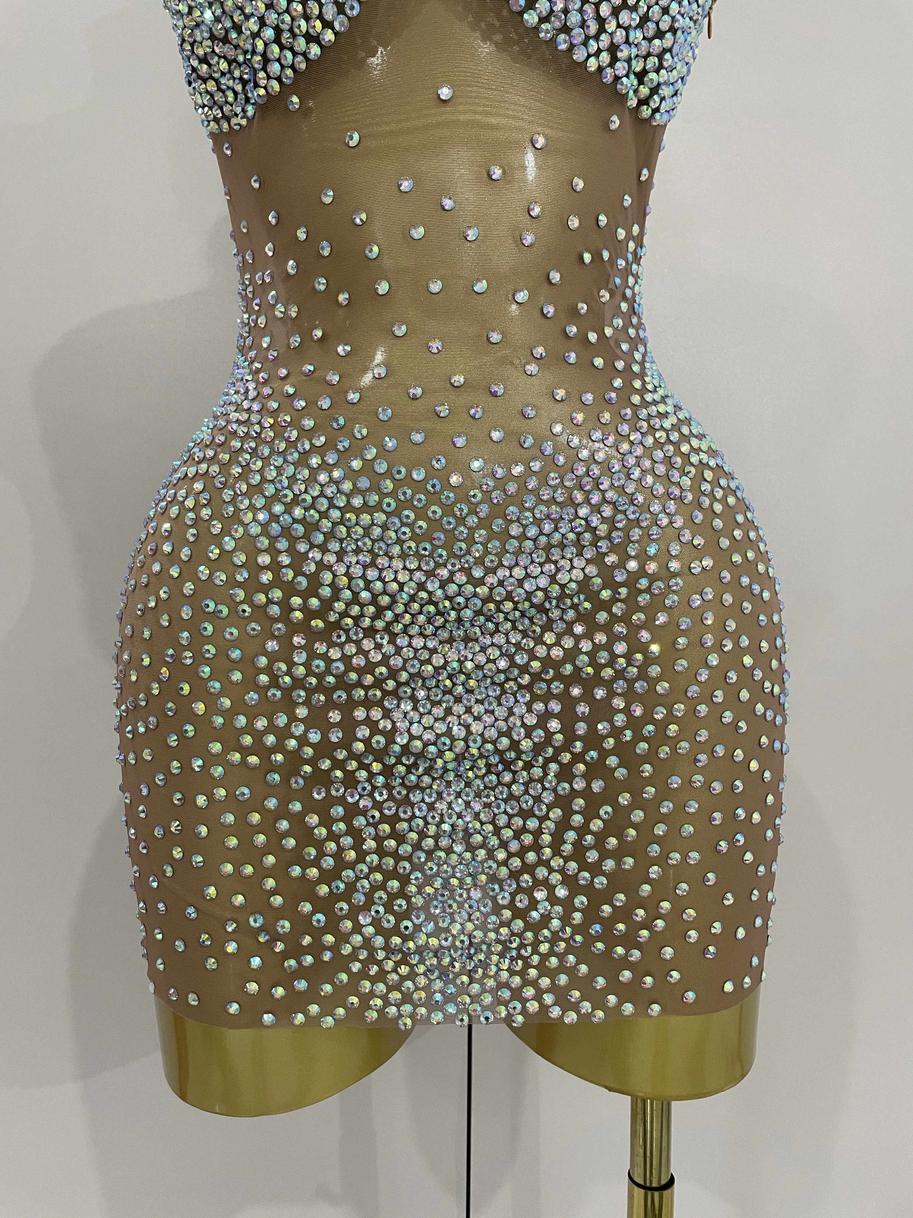 Minivestido Sexy de malla transparente con un hombro y diamantes de imitación brillantes para mujer, disfraz de escenario para fiesta de cumpleaños, club nocturno y bailarina