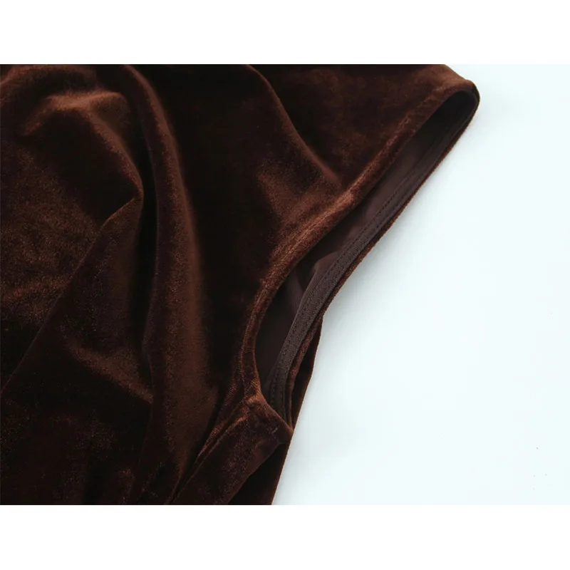 فستان قصير أنيق أنيق من الدانتيل للنساء 2025 موضة جديدة فساتين قصيرة مخملية بدون أكمام للنساء فساتين حفلات ضيقة