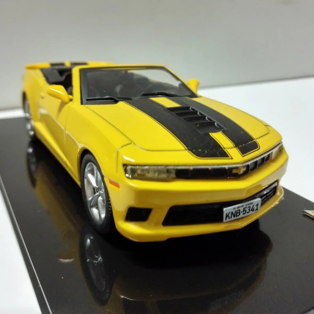 1:43 Chevrolet Camaro Conversivel 2014 alloy sedan model