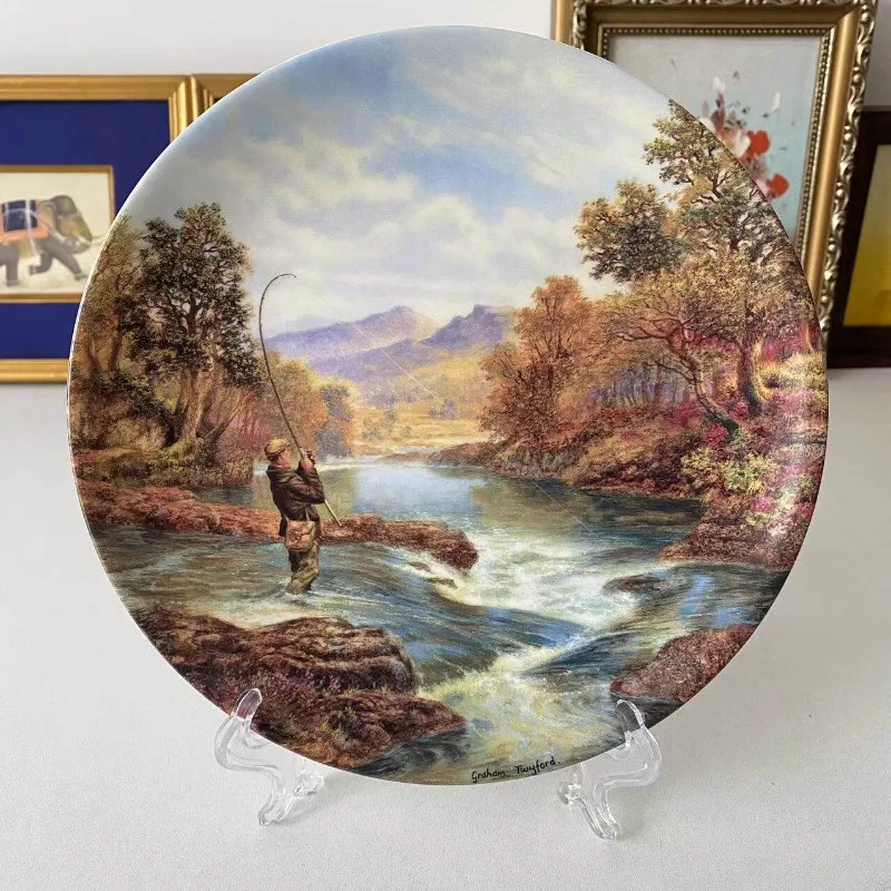 The whole set of medieval decorative landscape porcelain plates is closed, and the plates are arranged.