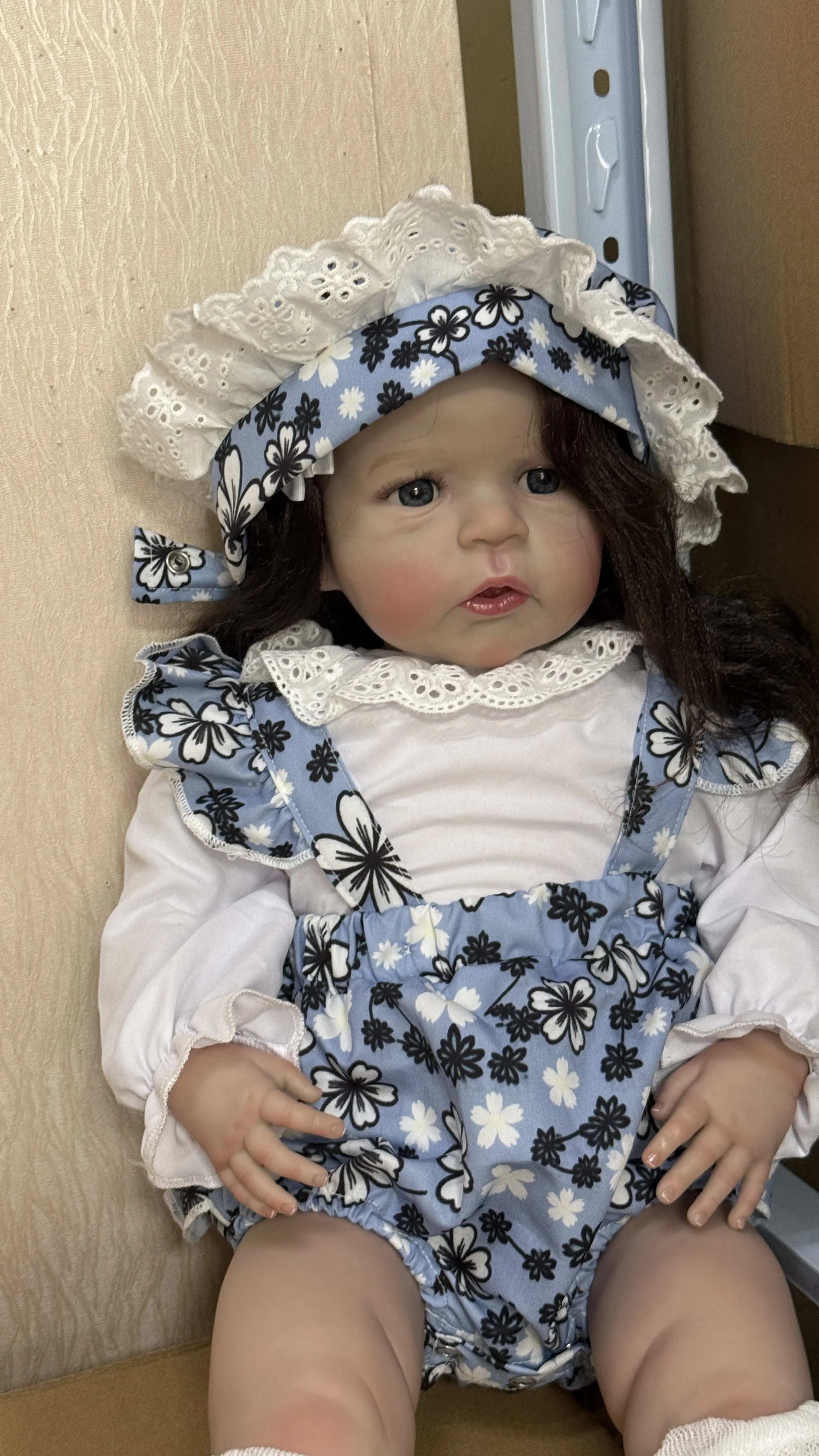 60CM Reborn Sandie Handmad Painted 3D Skin Realistic Baby With Implant  Hair Stand Baby Dolls Gift for Christmas and Birthday