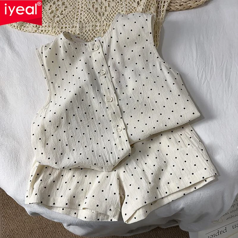 

IYEAL 2026 Летний комплект для мальчиков и девочек, стильный детский комплект из 2 предметов: майка с мультяшным принтом в полоску и горошек + шорты