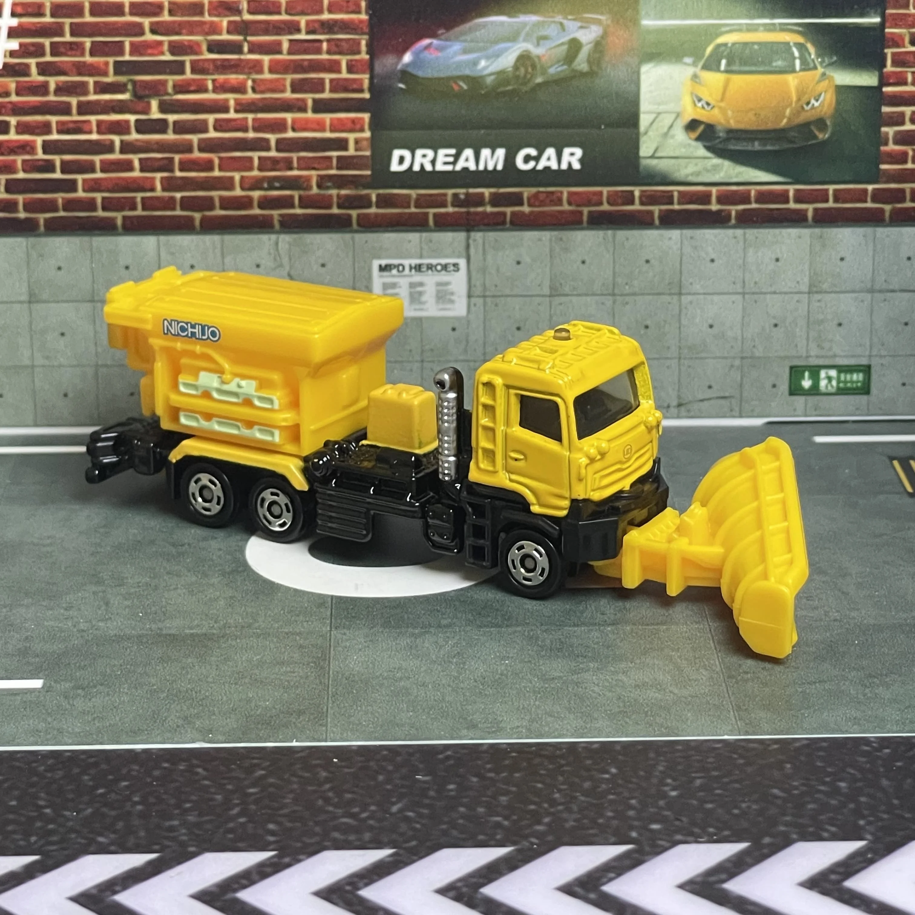 Takara Tomy Tomica No.39 pulvérisateur antigel NWS60BC5 voiture alliage véhicule à moteur moulé sous pression modèle en métal enfants cadeau de noël jouets pour garçons