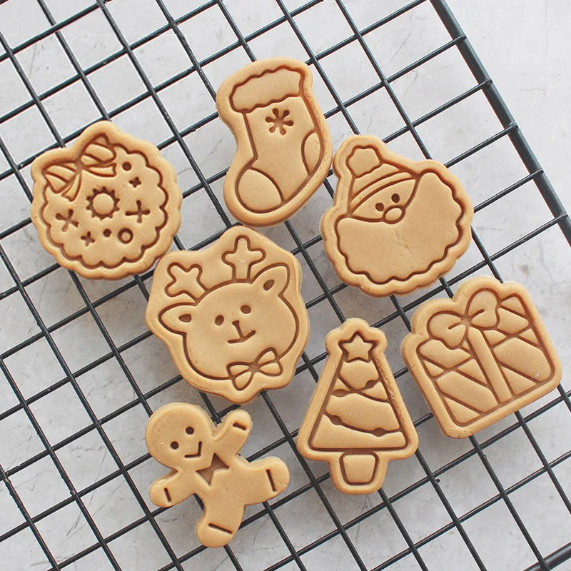 1Pcs Mini Christmas Cookie Mold Cute Santa Xmas Tree Snowflake Shaped Cookie Cutter Fondant Frosting Biscuit Stamp Dessert Mould