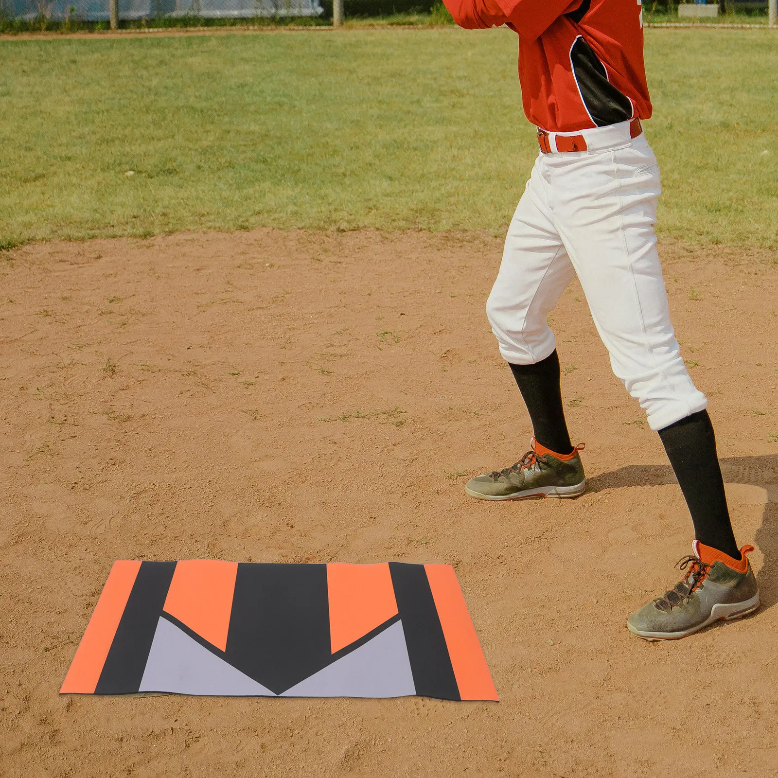 

Нескользящий тренировочный коврик для бейсбола и софтбола (имитация домашней базы), 17x28 дюймов, портативный, цветной, с разметкой зоны питчинга для тренировок на поле и в школе