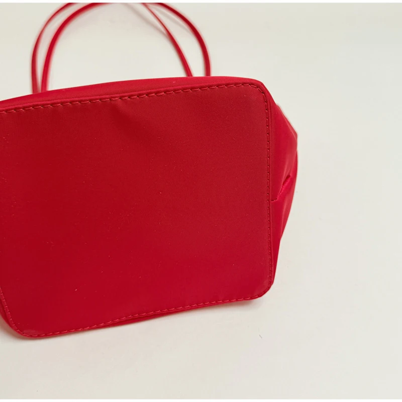 Trapezförmige Schultertasche mit langem Griff, Damen-Handtasche mit großem Fassungsvermögen, minimalistische einfarbige Tragetasche, Vintage-Arbeitstasche für den Arbeitsweg – Detail 7