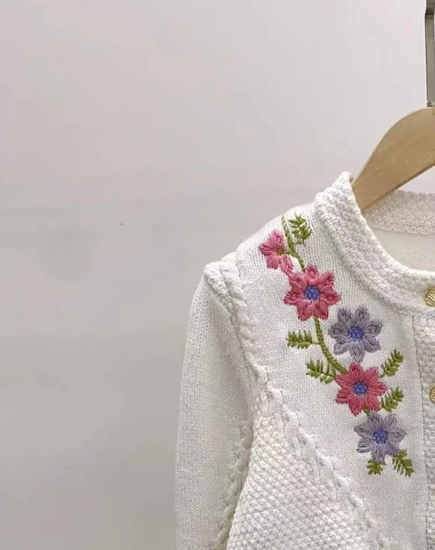 Woman 2023 fall new embroidered cardigan white long-sleeved cotton elegant ladies knitted sweater