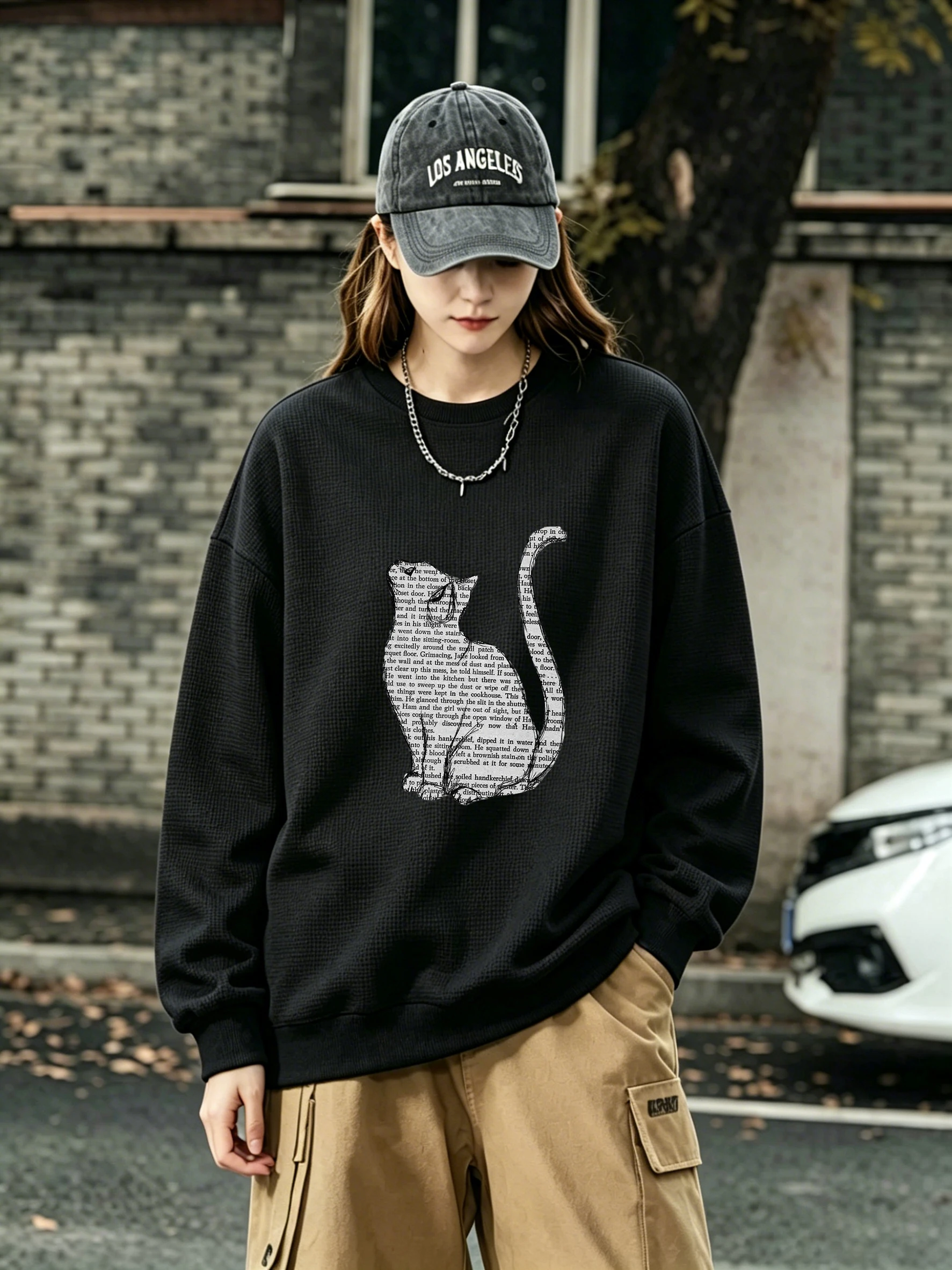 

Women's Spring Autumn Black Waffle Ins Style Loose Sweatshirt, Newspaper-Style Cat Silhouette Pattern, Fashionable and Versatile