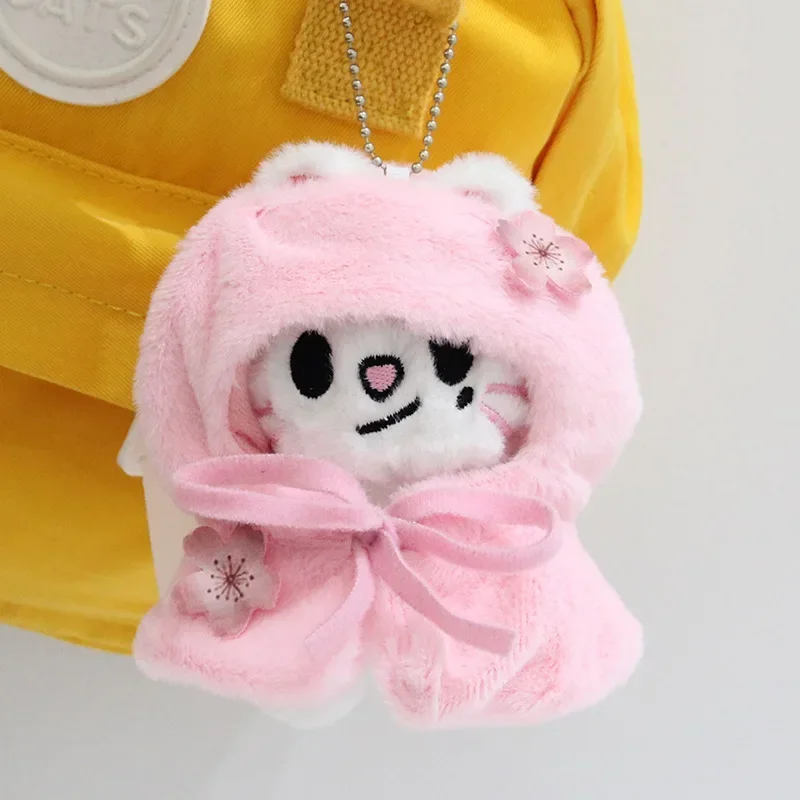Neues Skzoo Niedliches Spielzeugset im Sakura-Thema mit Umhang, Schal, Verkleidungsfigur, Tasche, Schlüsselanhänger, Dekorativer Kawaii Plüschpuppen-Zubehör-Geschenk – Detail 18