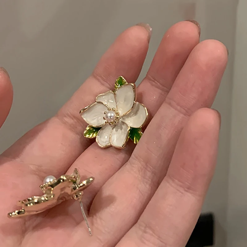 1Pair Fashion Camellia Enamel Flower Leaf Earrings Sweet Elegant Stud Earrings For Women Girls Anniversary Jewelry Gifts