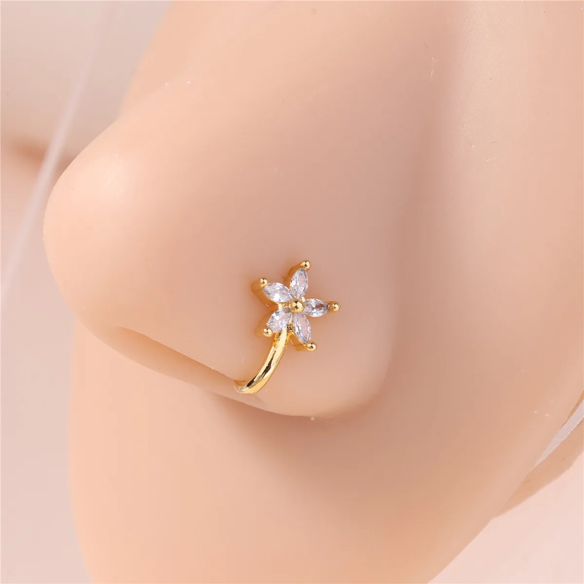 

1pc Elegant Flower-Shaped Copper Nose Clip with Sparkling Zirconia - No Piercing Required, Perfect for Daily Wear & Parties
